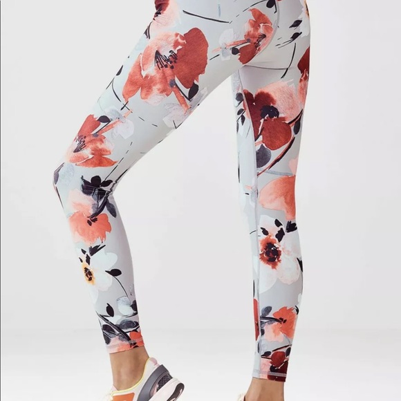 Fabletics size Medium 7/8 leggings - Picture 2 of 5